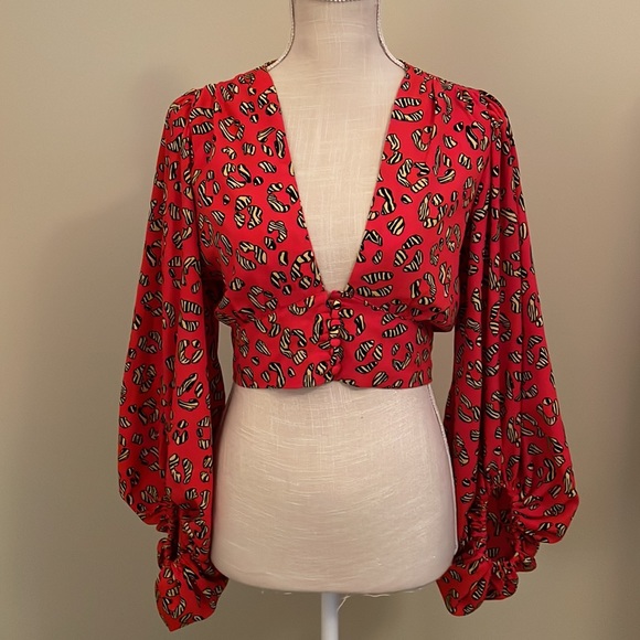 Signatures Tops - Signatures Long sleeve v-neck crop top- size small